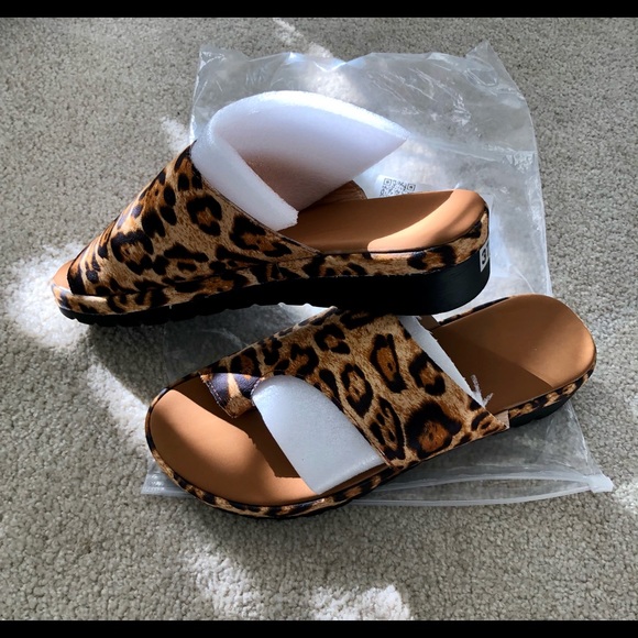 Vegan Leopard flip flop sandals.  NWOT - Picture 4 of 5